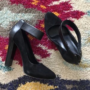 Calvin Klein 7M Black Heels